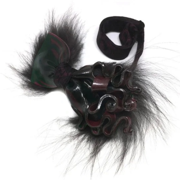 Guillotine Sculpted Bow Tie: Maleficent - Picture 4 of 9